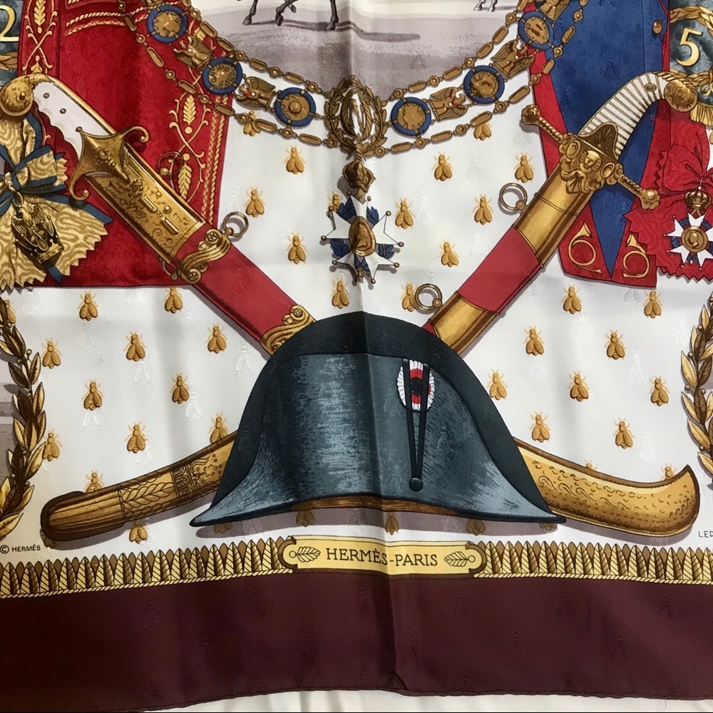 *SOLD* Hermès Burgundy Bee Jacquard Scarf 90cm “Napoléon” - Picture 3 of 12
